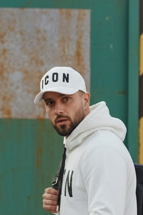 Berretto icon bianco con logo ricamato nero