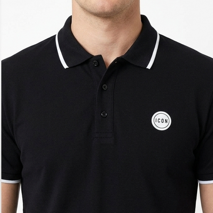 Polo icon nera con logo in gomma a cerchio