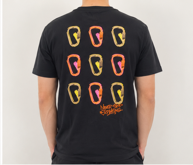 T-shirt The North Face Never Stop Exploring – Nero / Sabbia