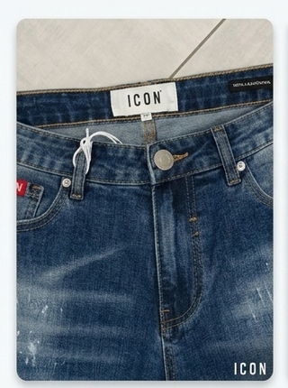 Bermuda icon in denim (vestibilità piu grande consiglio una taglia in meno a quella che acquistate di solito)