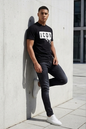 T-shirt icon nera con stampa bianca