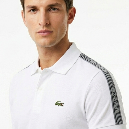 Polo Lacoste con banda sulle spalle nera/blu/bianco